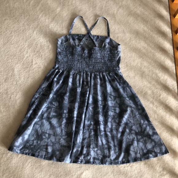 Big girls tie dye chambray dress with faux buttons - Picture 2 of 12